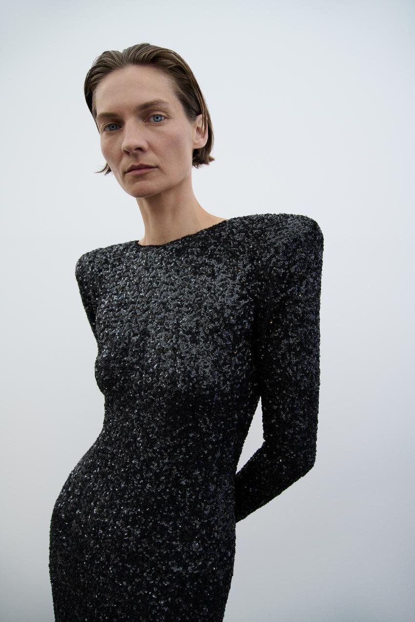 Maxi glitterjurk met open rug en lange mouwen – Yara