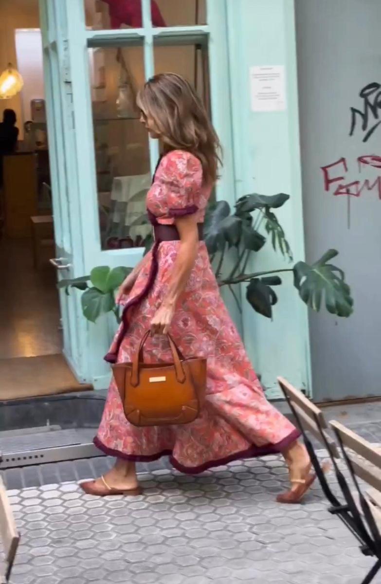 Elegante maxi-jurk met V-hals en A-lijn – Camilla