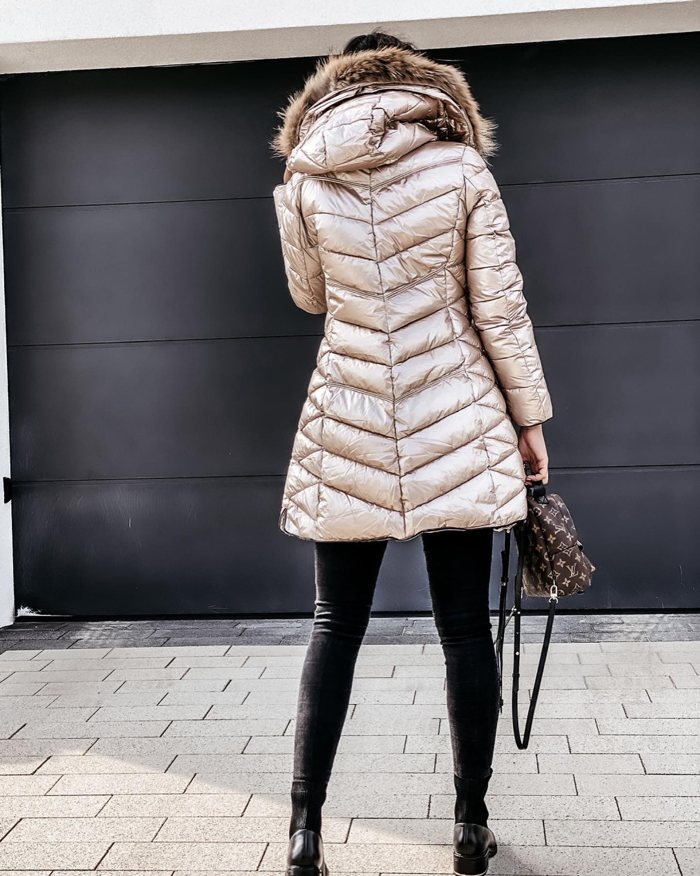Getailleerde Donsjas voor Dames met Bontkraag – Avalyne