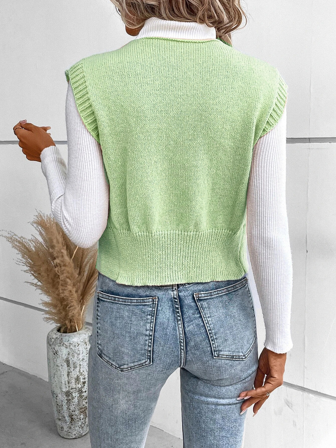 Stijlvolle V-hals cardigan met knopen – Emma
