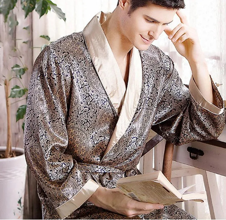 Luxe Satijnen Badjas met Gouden Print voor Ontspanning – Luca