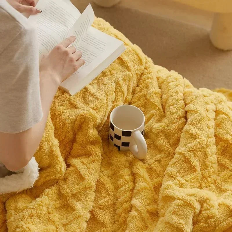 Warme en Zachte Winterdeken van Lamswol en Fleece voor Ultiem Comfort – SnuggleLux