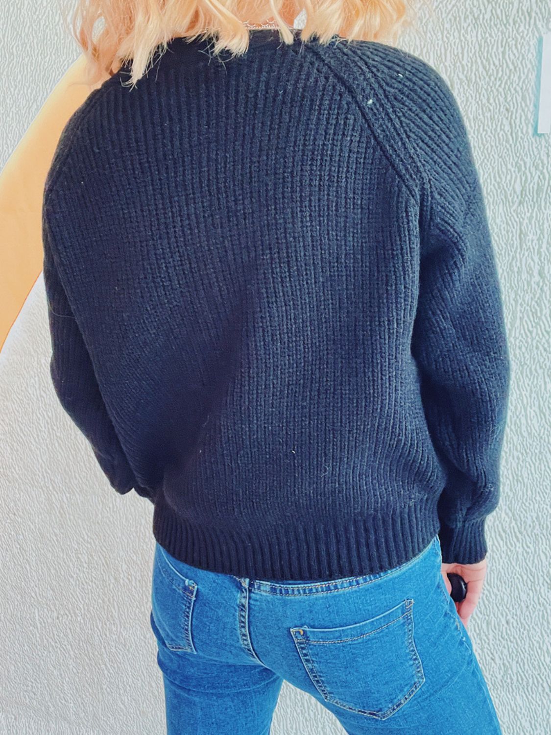 Kabelgebreid V-hals vest met knopen – Emma