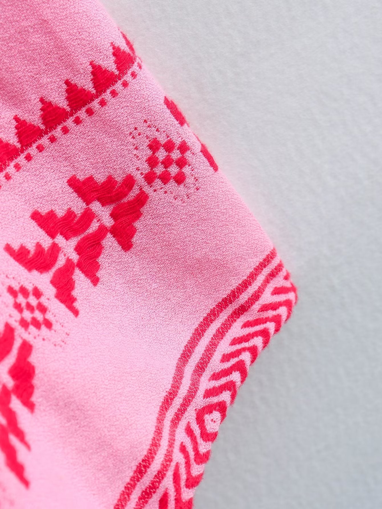 Gehaakte maxi jurk in roze met accenten – Livia