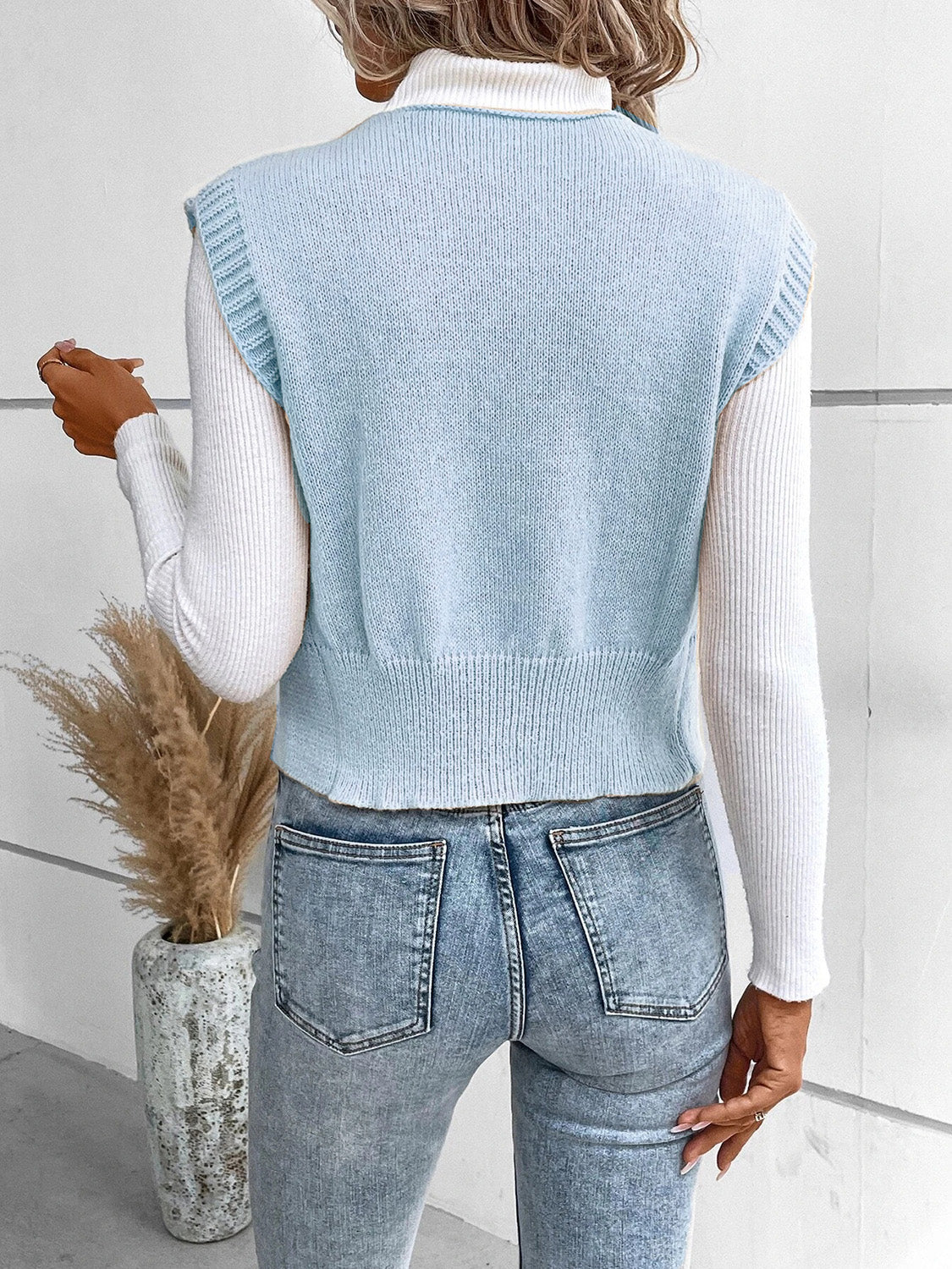 Stijlvolle V-hals cardigan met knopen – Emma