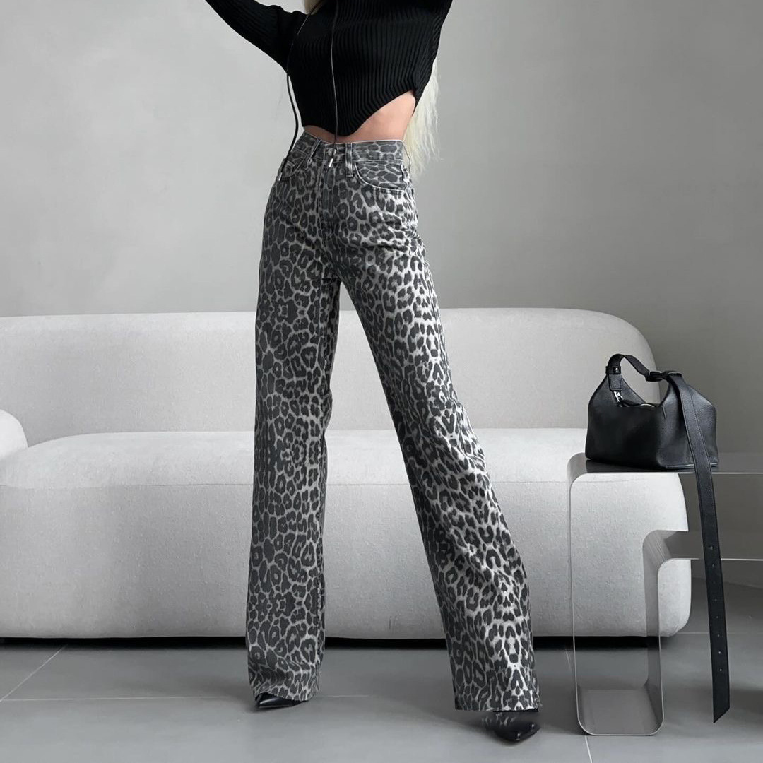 Trendy wijde pijpen jeans met leopardprint – Zoë