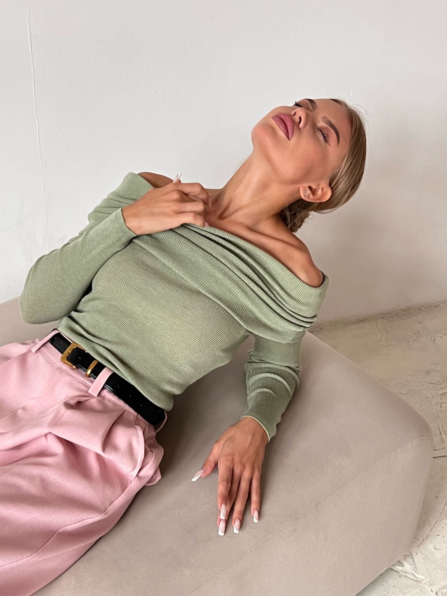 Elegante off-shoulder gebreide trui met lange mouwen – Isabella