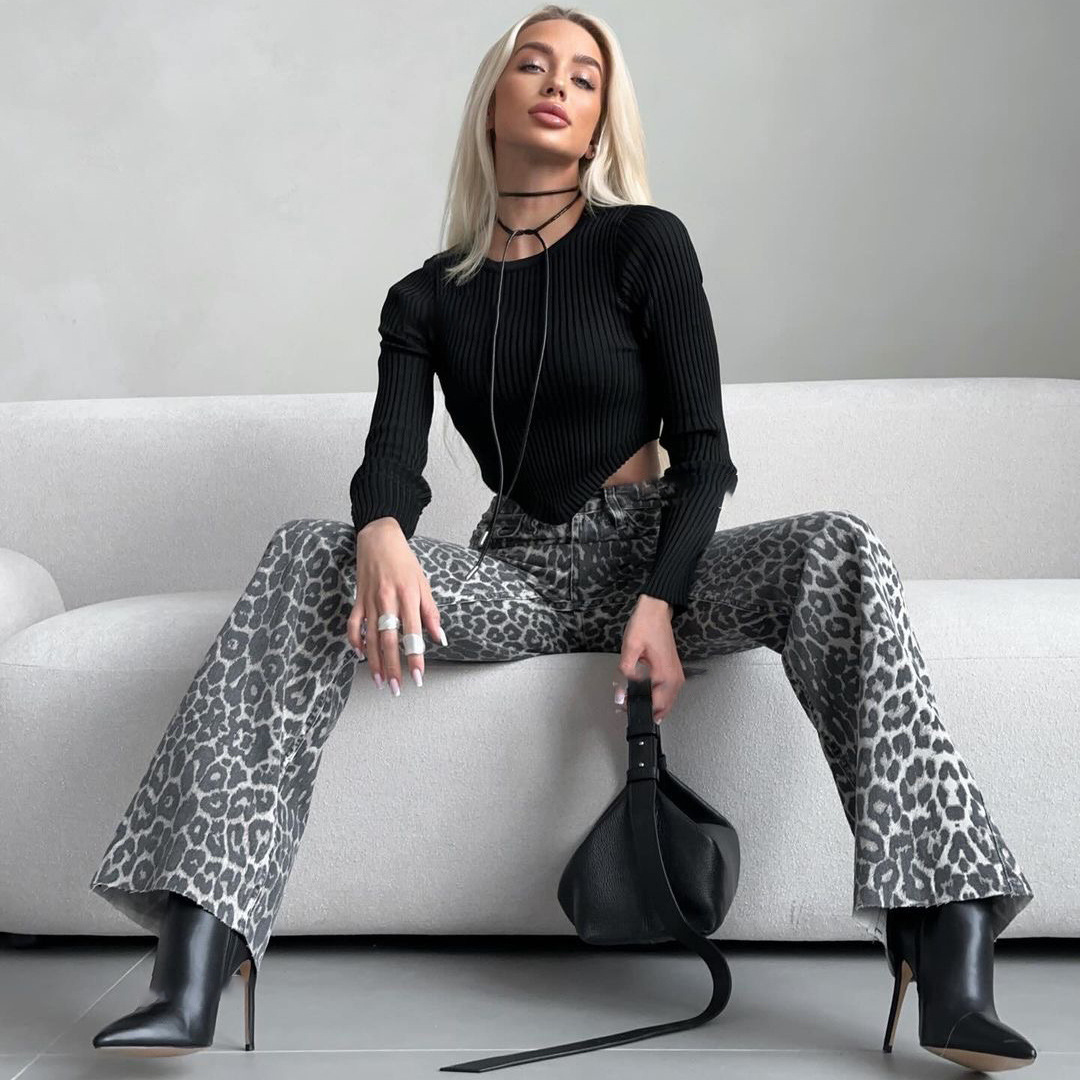 Trendy wijde pijpen jeans met leopardprint – Zoë