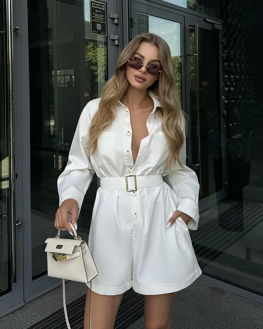 Witte shirtjurk romper met knopen en riem – Laura