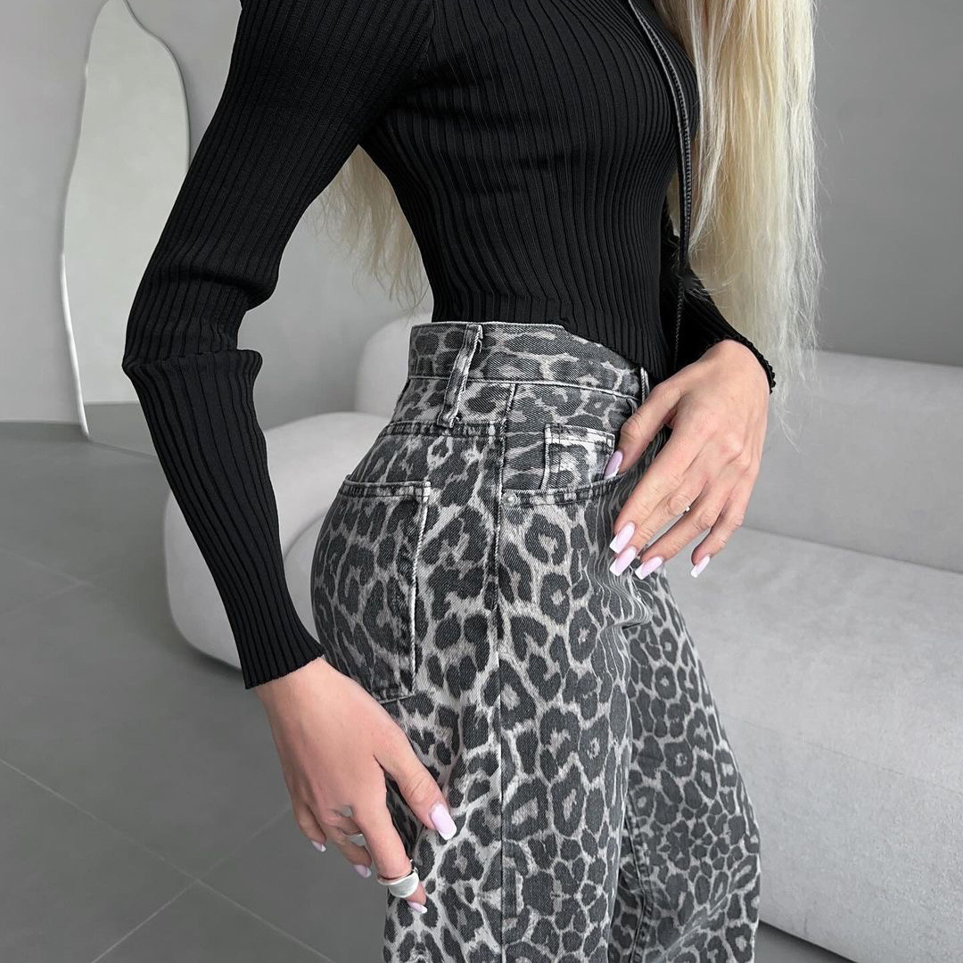 Trendy wijde pijpen jeans met leopardprint – Zoë