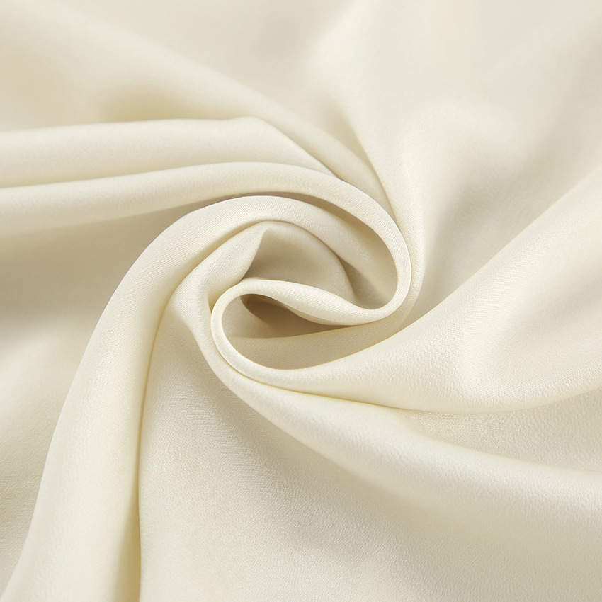 Satijnen Blouse met Strikdetail en Lange Mouwen – Sophie