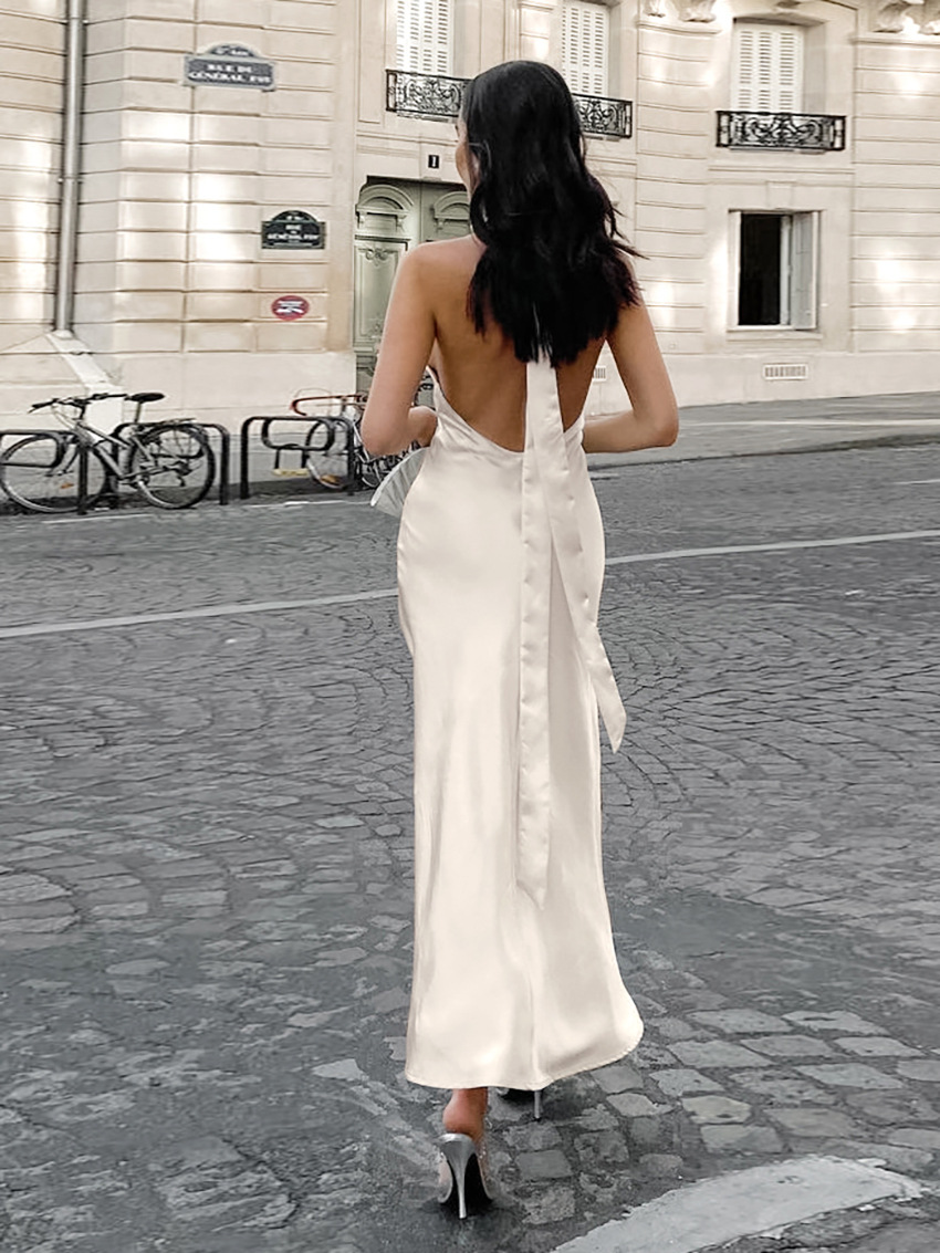 Slanke satijnen halter midi-jurk in off-white – Valentina