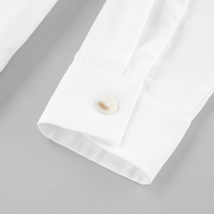 Witte shirtjurk romper met knopen en riem – Laura