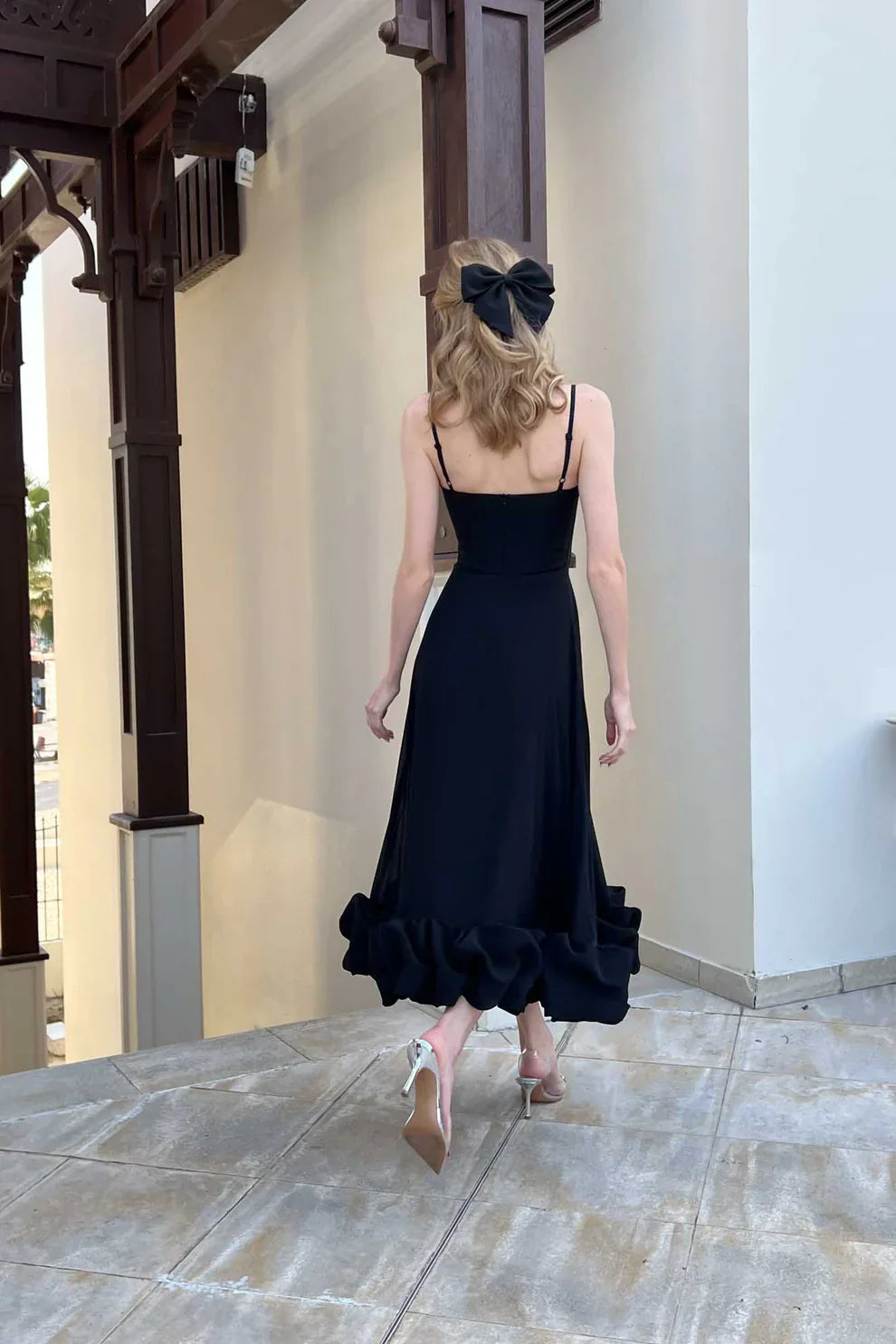 Chiffon midi jurk met ruches en verstelbare bandjes – Elenia