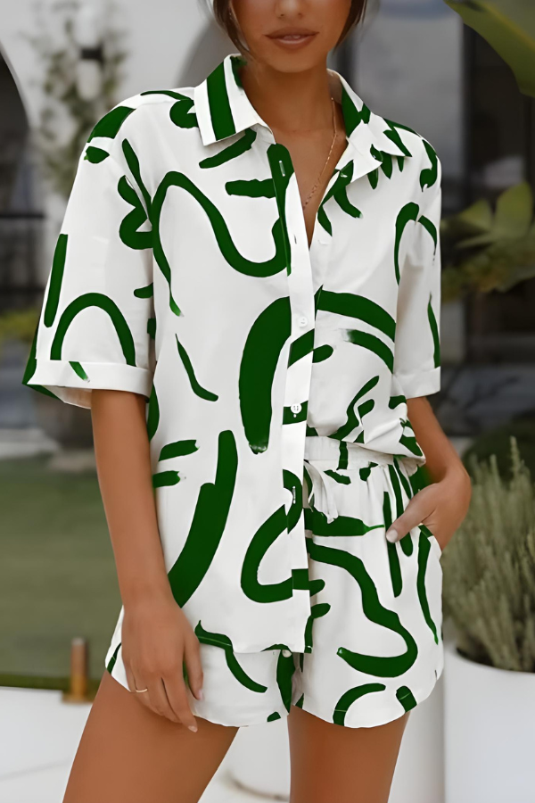 Dames strandset met knoopshirt en hoge shorts – Sorella