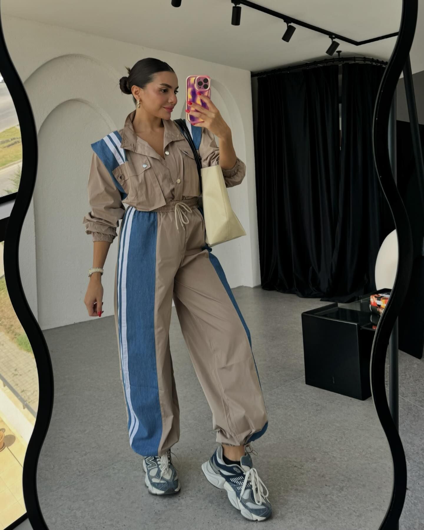 Elegante dames set met krachtige snit en flair – Auraya