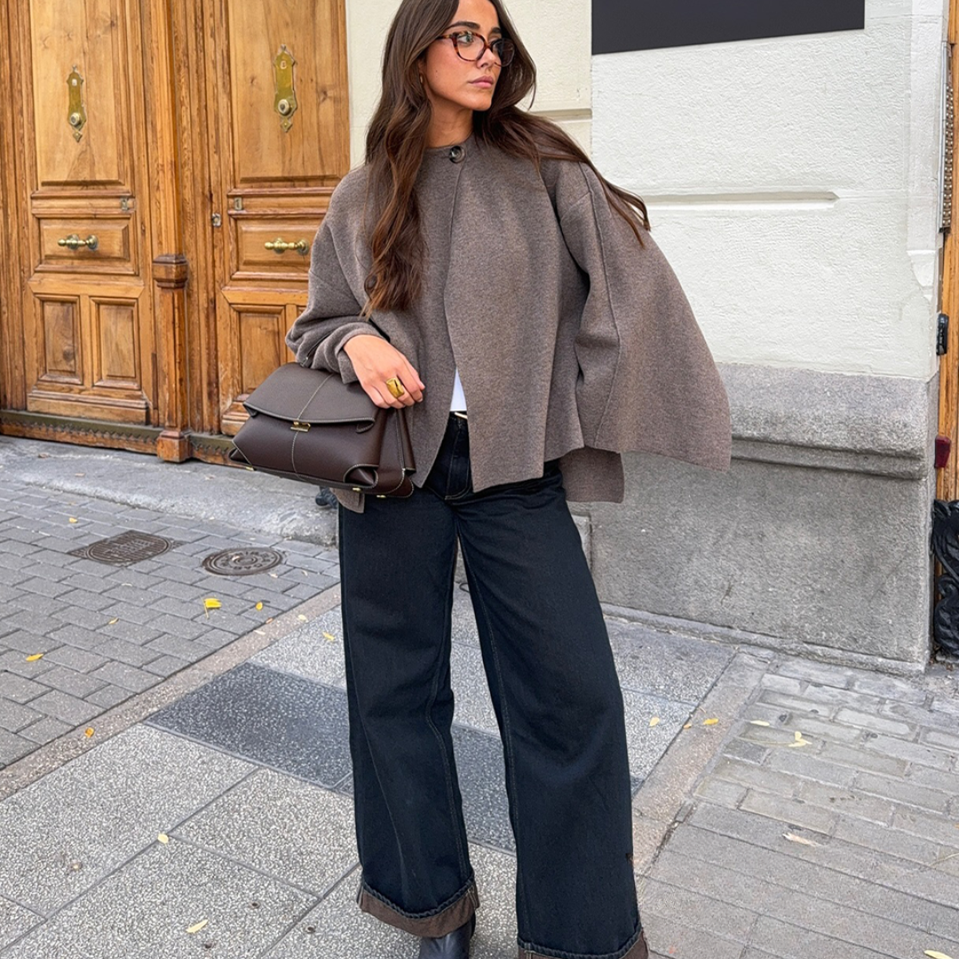 Elegante Capejas voor Dames met Asymmetrische Snit – Nora
