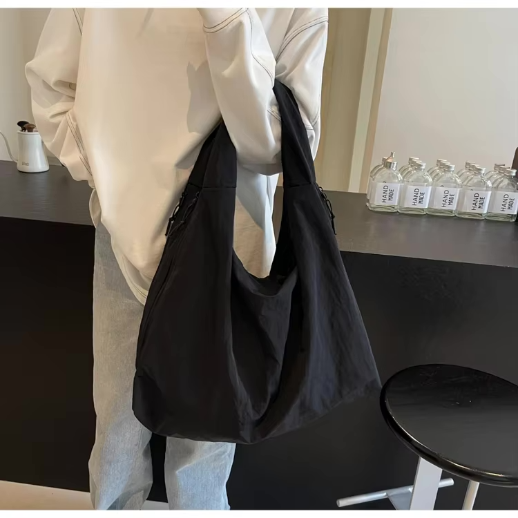 Lichtgewicht nylon tote bag voor dames – Tavina