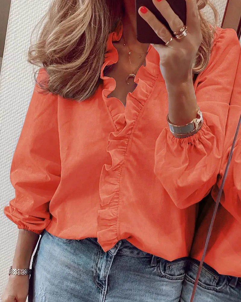 Speelse V-hals damesblouse met rimpeldetails – Lisanne