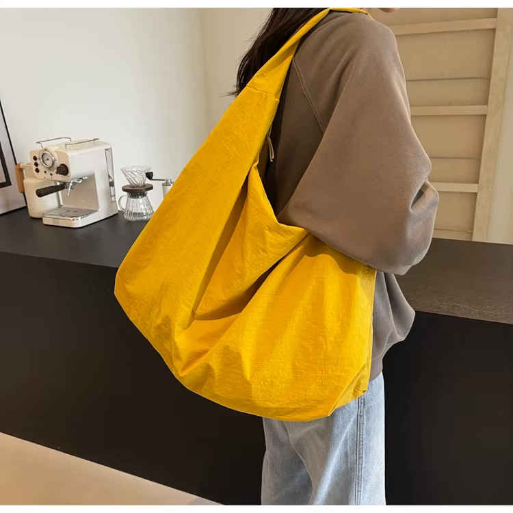 Lichtgewicht nylon tote bag voor dames – Tavina