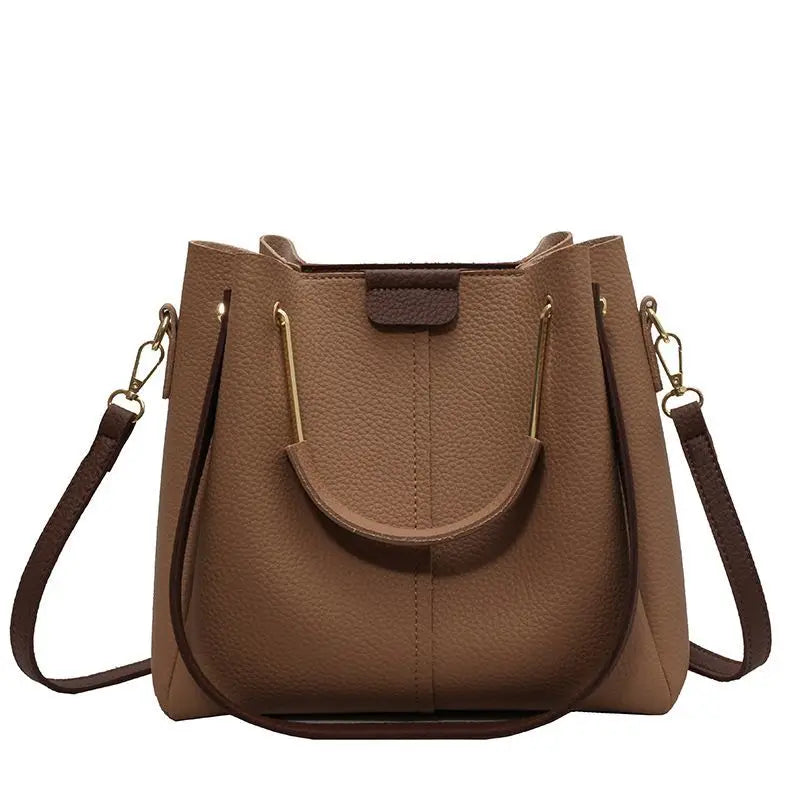Elegante vegan tote bag met gouden details – Marelia