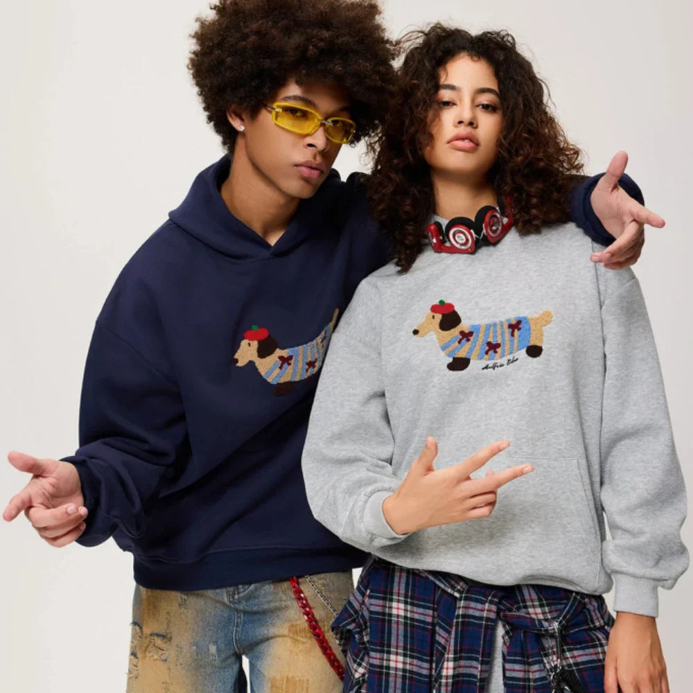 Geborduurde hoodie met teckelmotief en fleecevoering – Luna