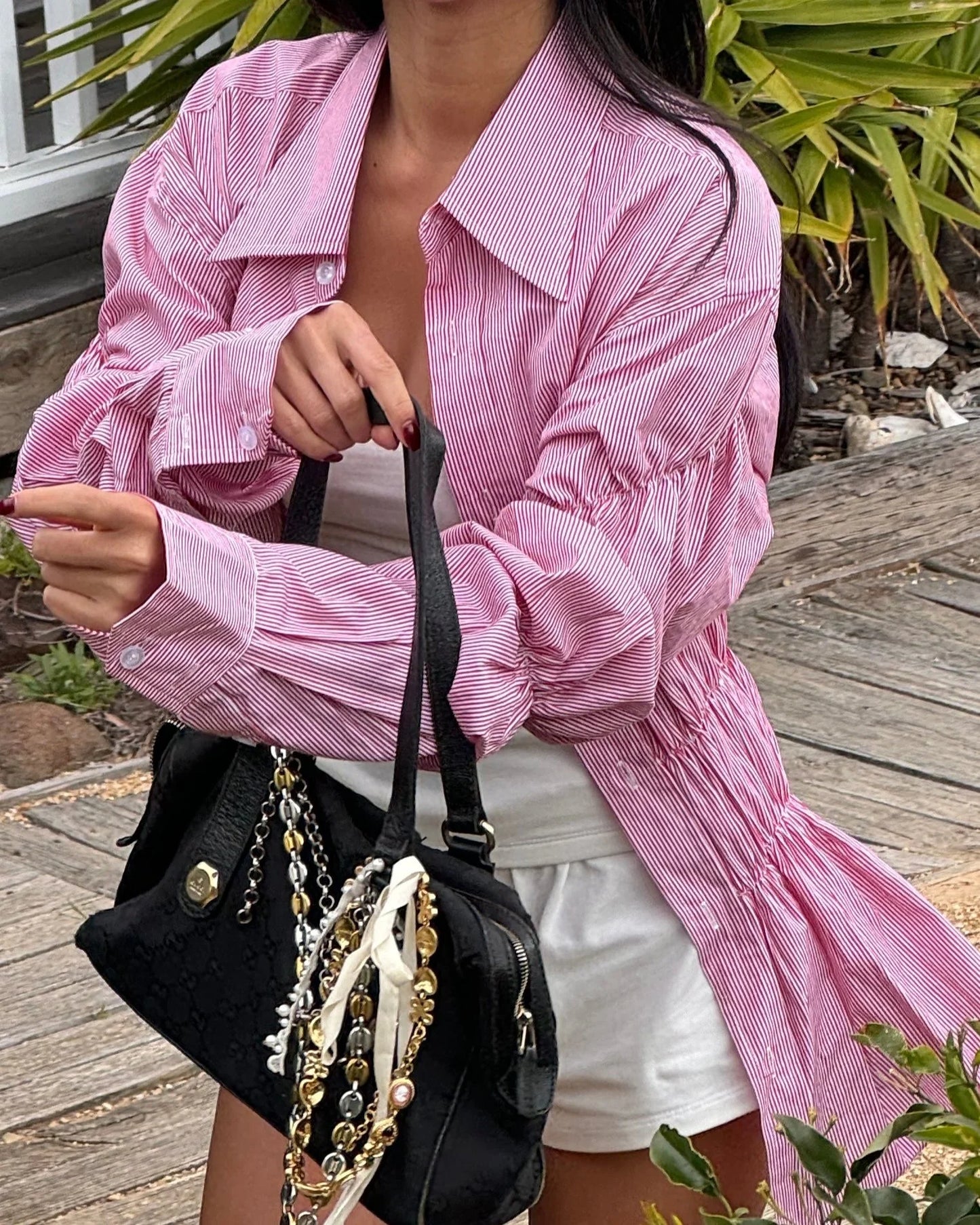Getailleerde damesblouse met ruches en stretch – Noor