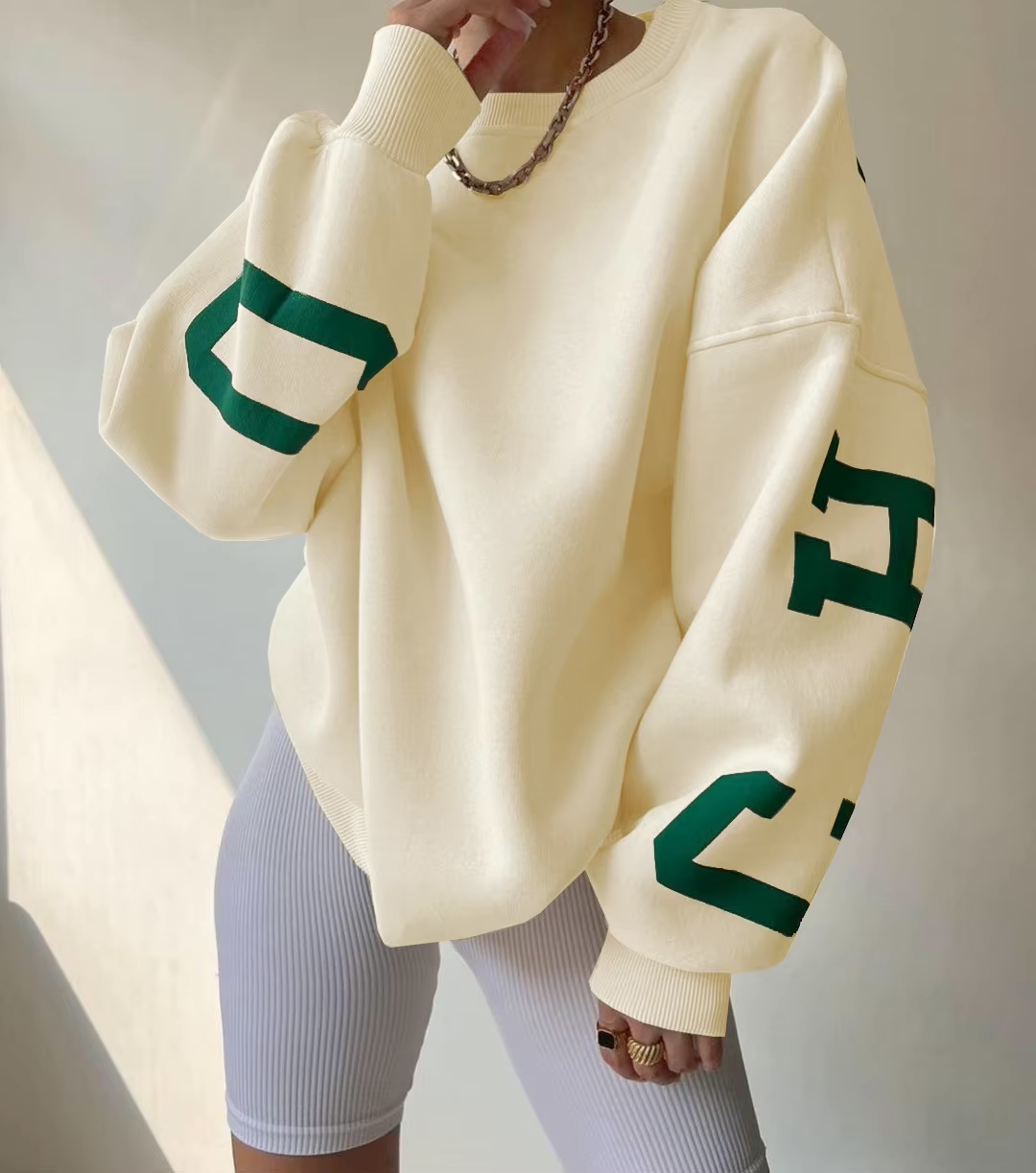 Oversized sweatshirt met varsity details en zachte stof – Maelyn