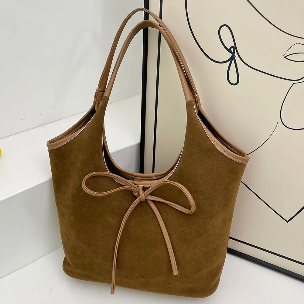 Vegan suède schoudertas met strikdetail – Alessa