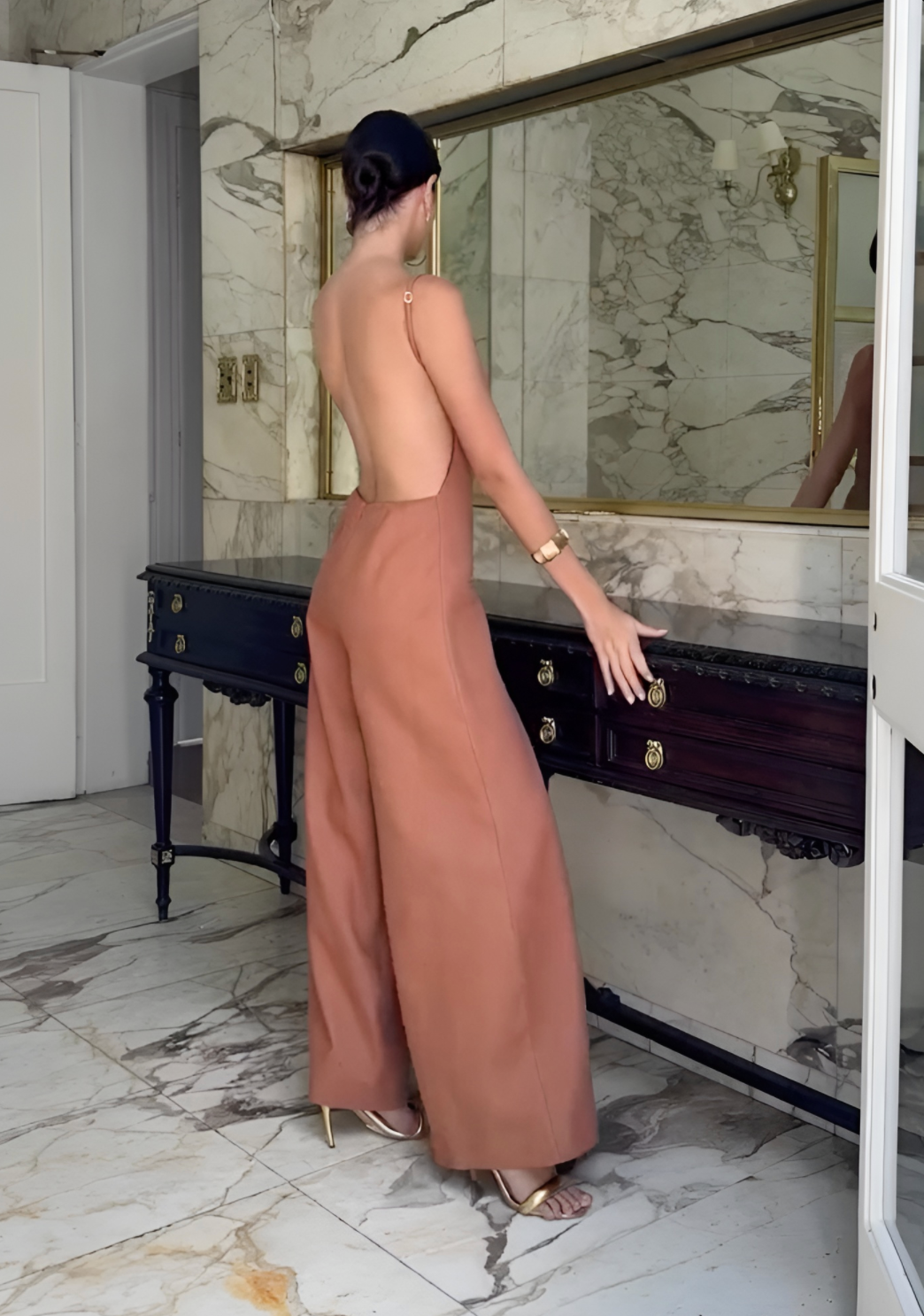 Dames jumpsuit met open rug en halternek – Selvaya