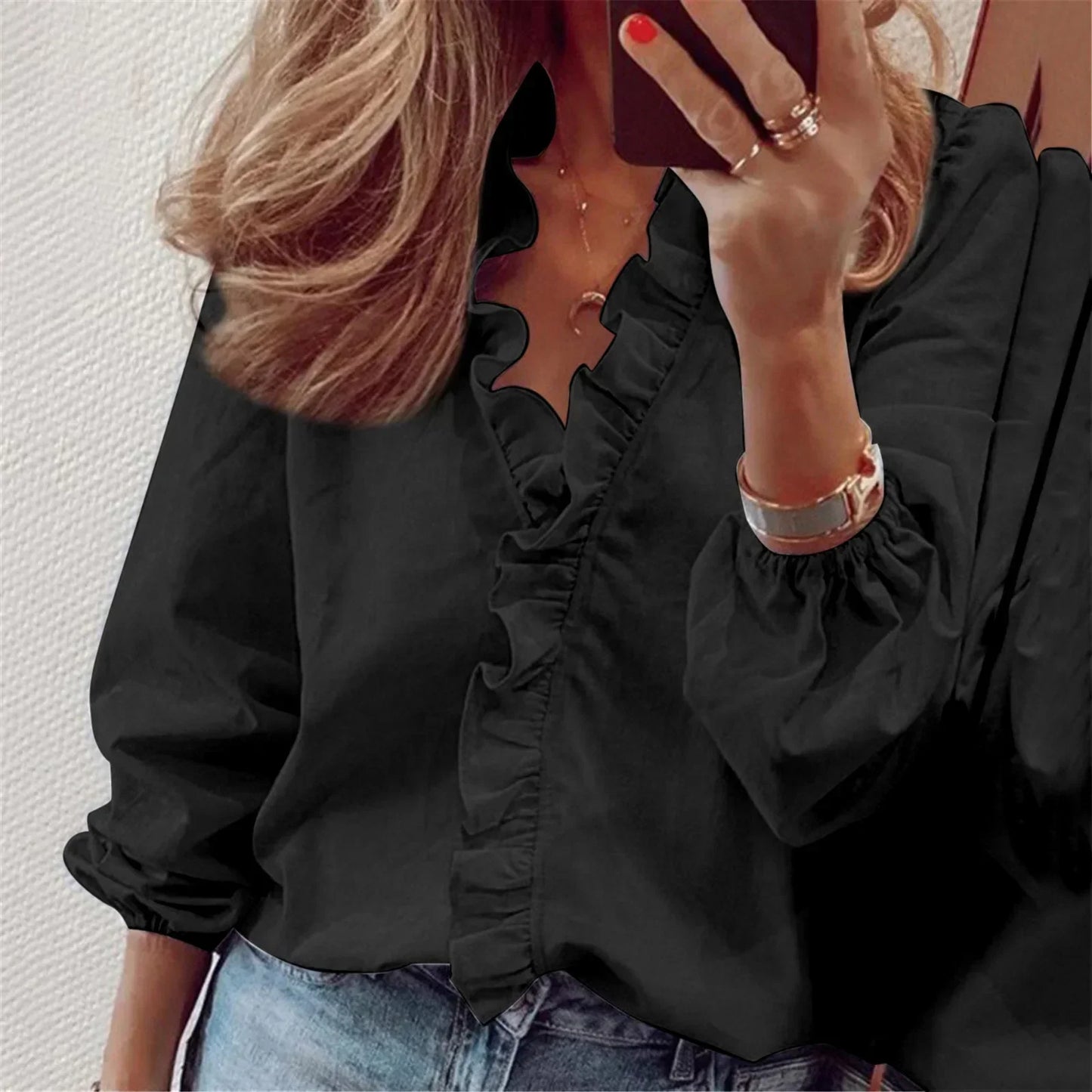 Speelse V-hals damesblouse met rimpeldetails – Lisanne