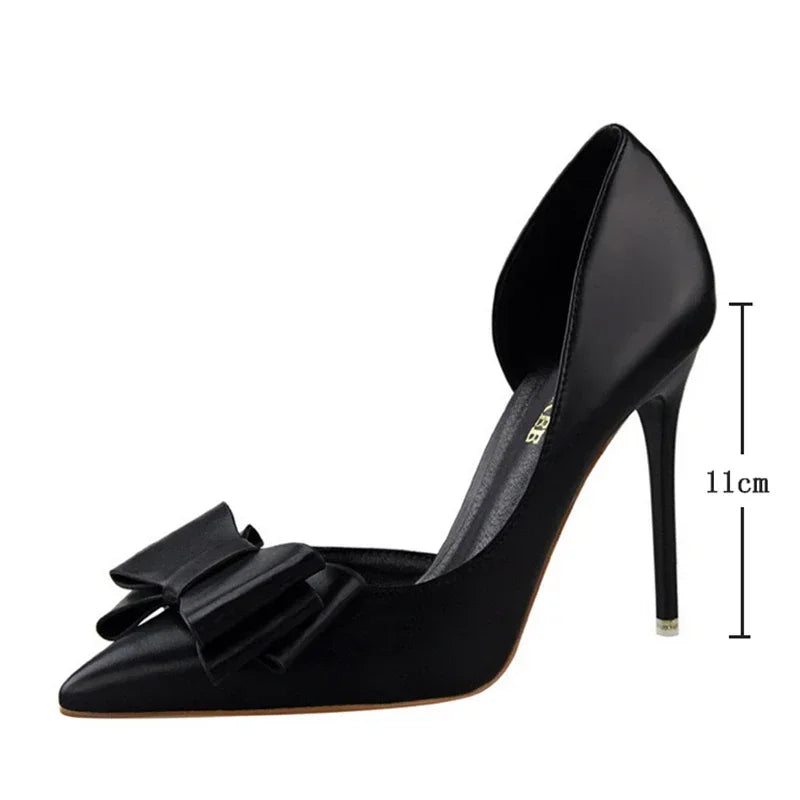 Puntige hakken met strikdetail en vegan leer – Celvina