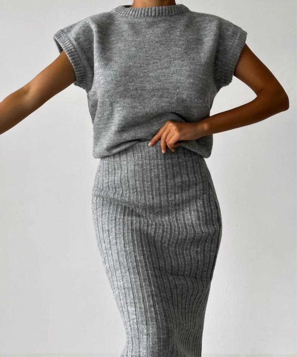 Ribgebreide top en midi-rok set voor dames – Elara