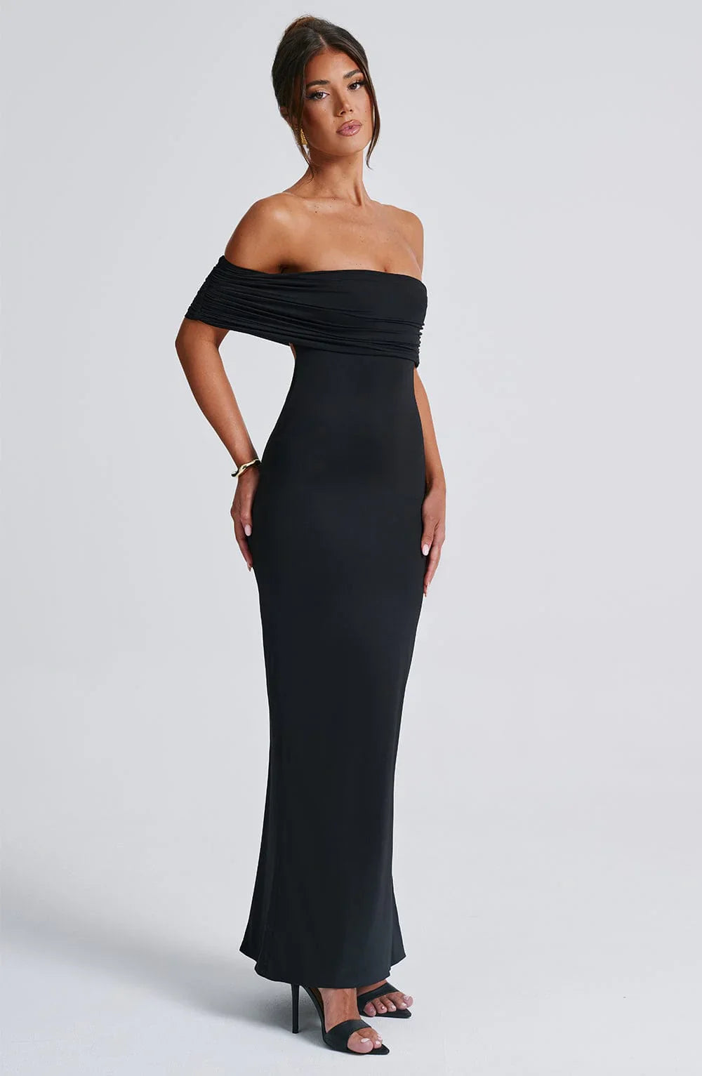 Maxi jurk off-shoulder met open rug – Noa