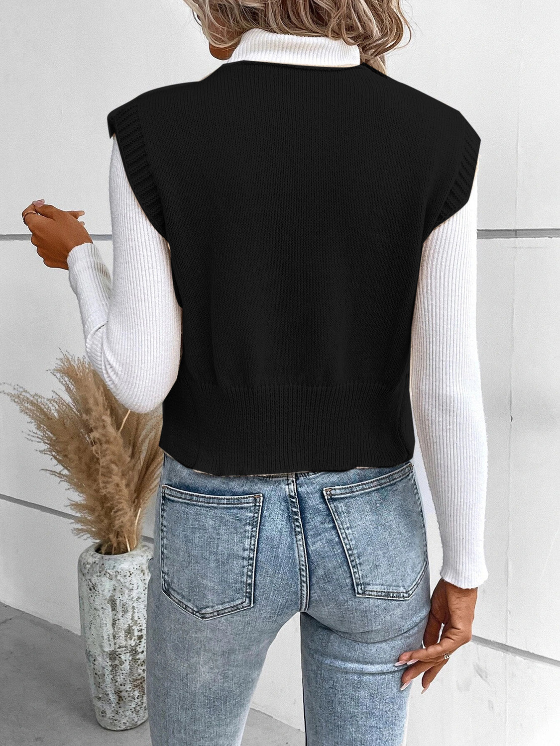 Stijlvolle V-hals cardigan met knopen – Emma