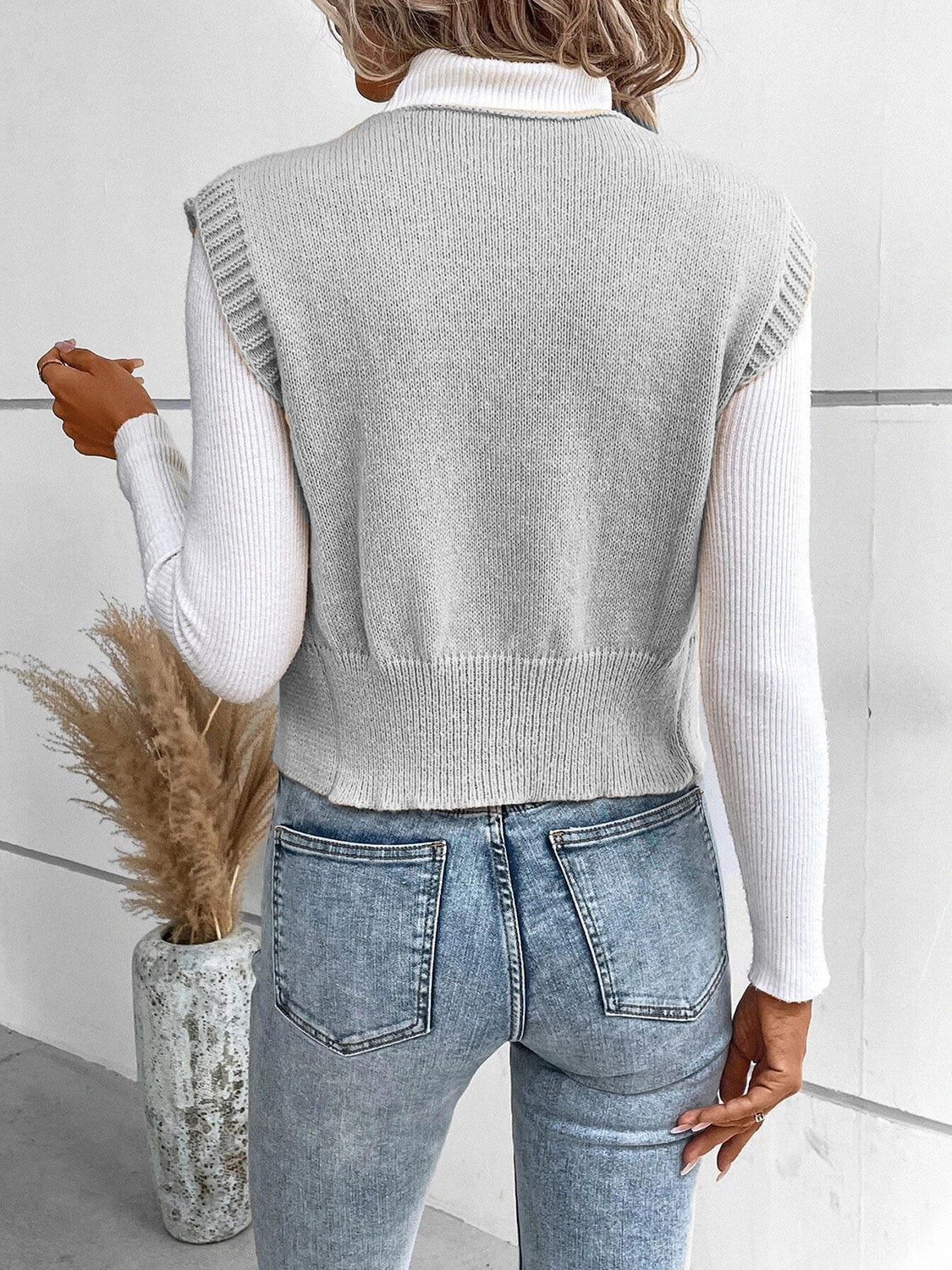 Stijlvolle V-hals cardigan met knopen – Emma
