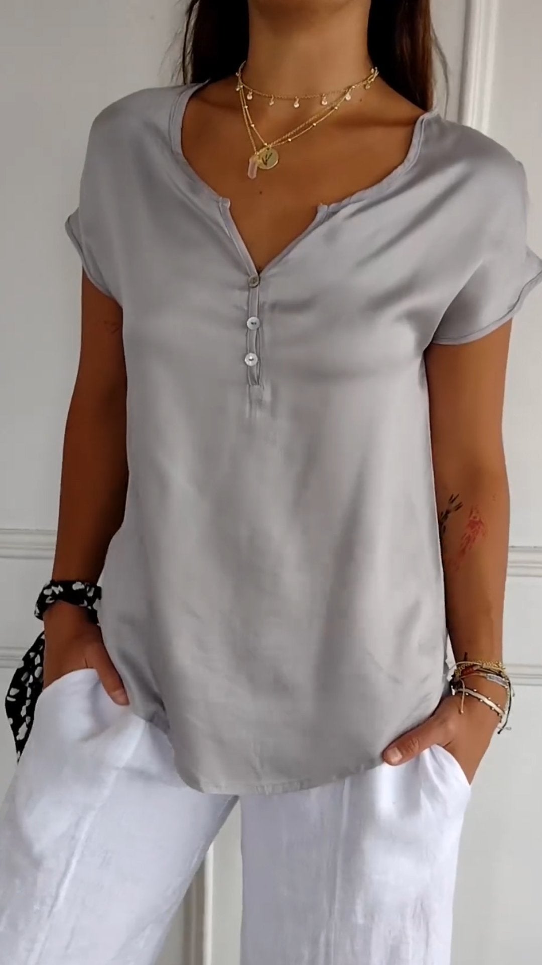 Elegante V-hals damesblouse met stijl – Elise