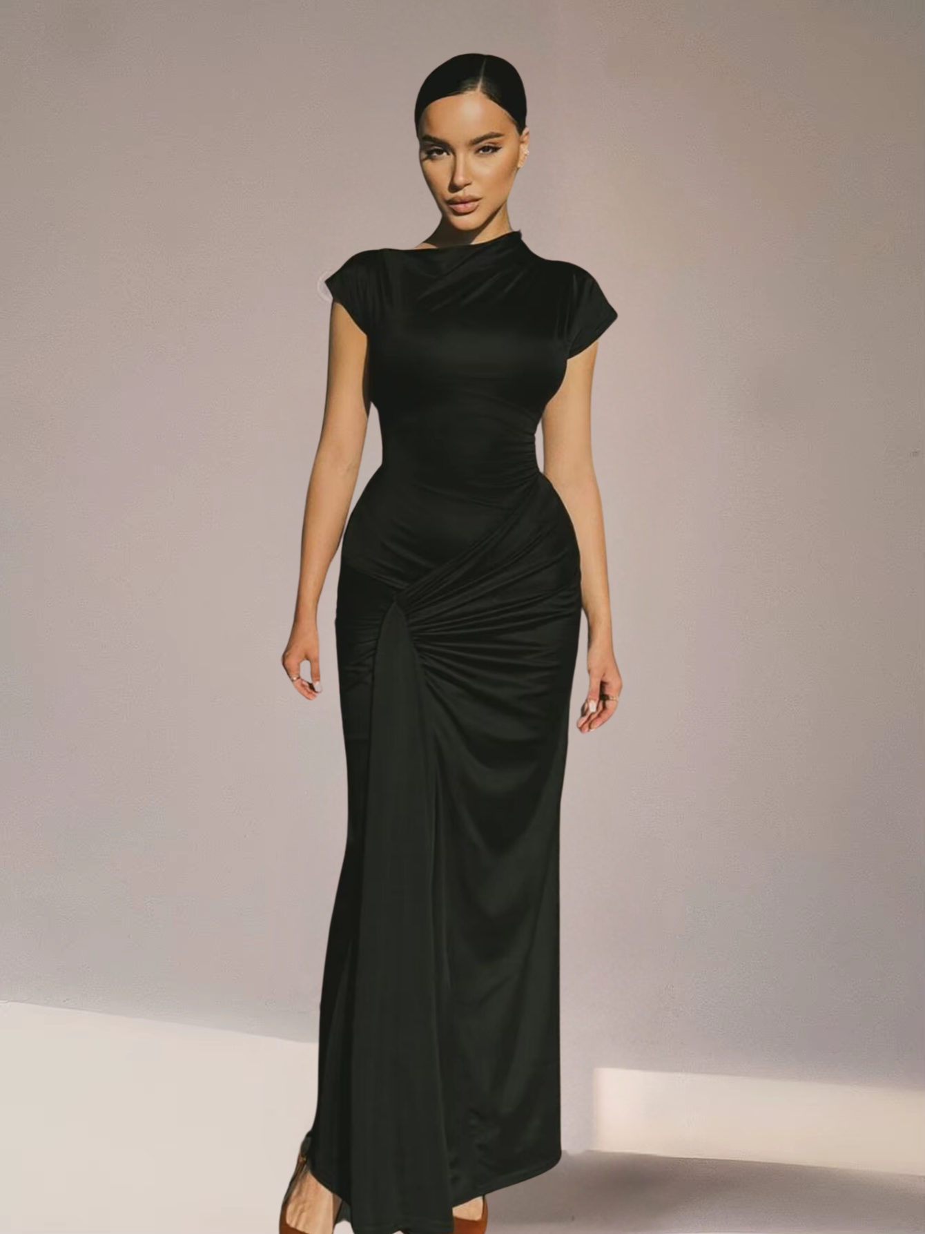 Maxi avondjurk met lace-up rug en elegante snit – Amoura