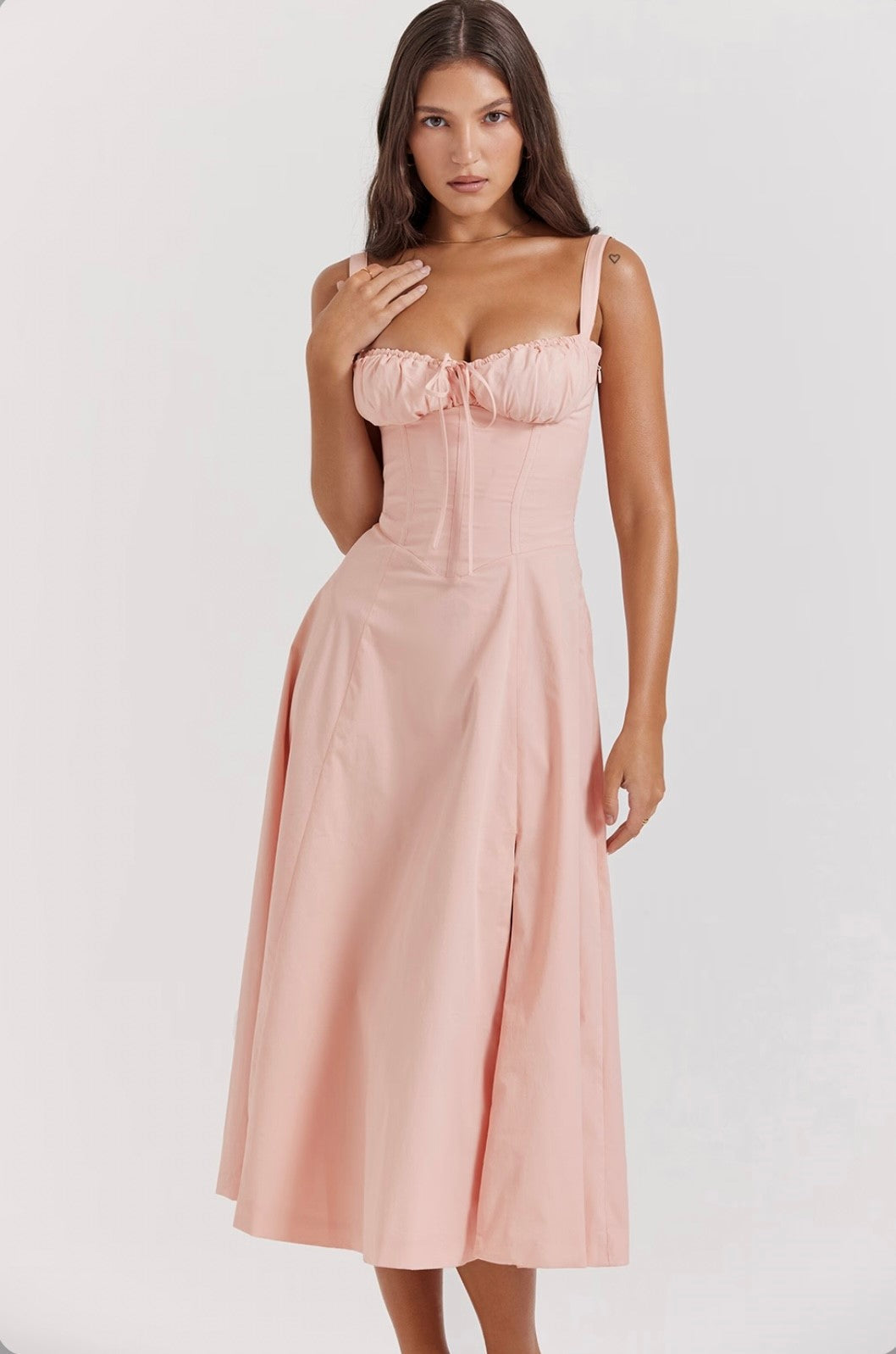 Zandloper zomerjurk met elegante pasvorm – Ariana
