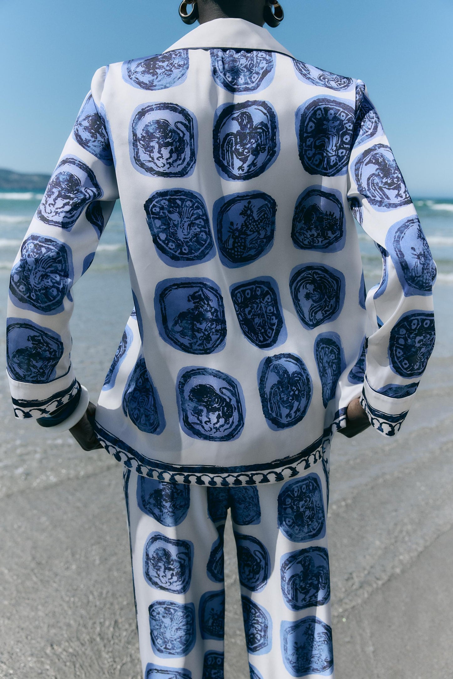 Blouse en broek set met Delfts blauwe print – Noor