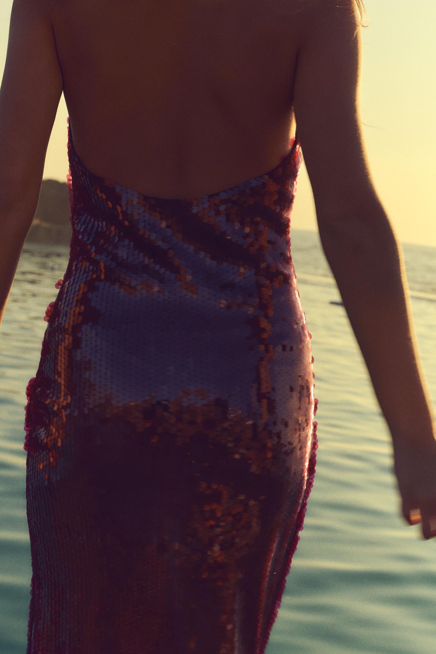 Halterjurk met lovertjes en open rug – Jade
