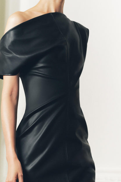 Elegantie met een Stoere Twist Faux Midi Jurk - NoirDrape
