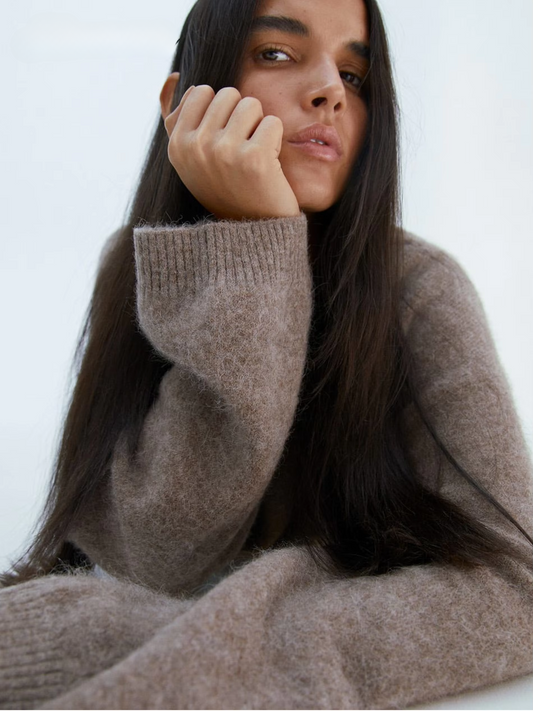Zachte oversized trui met O-hals voor dames – Noa