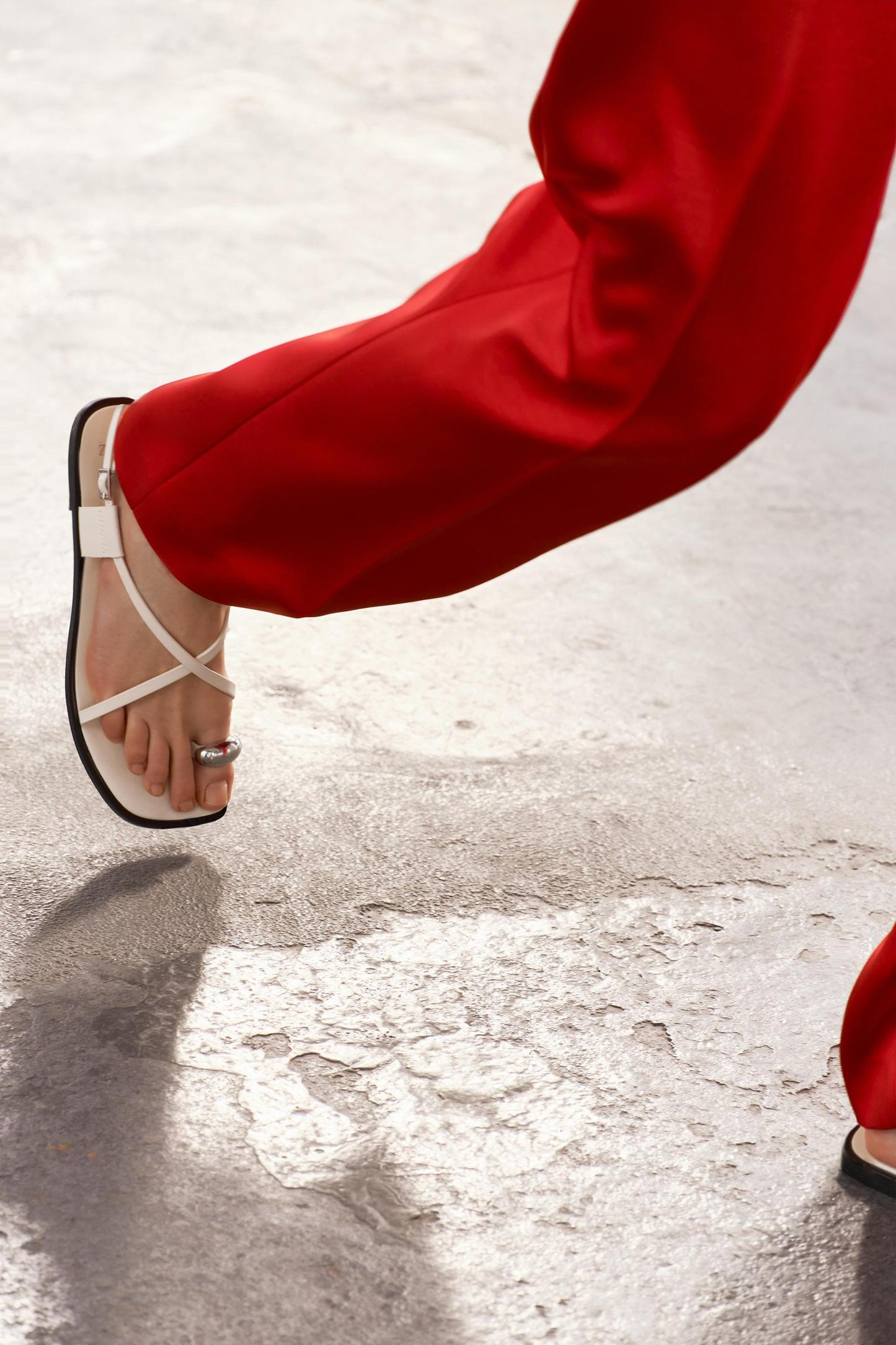 Minimalistische dames sandalen met metallic detail – Liora