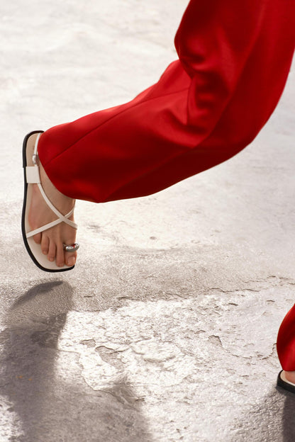 Minimalistische dames sandalen met metallic detail – Liora