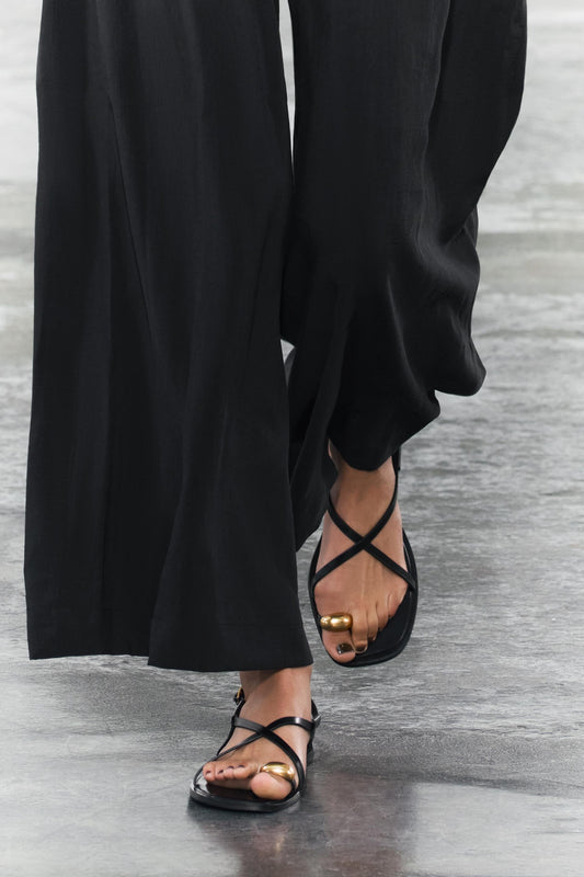 Minimalistische dames sandalen met metallic detail – Liora