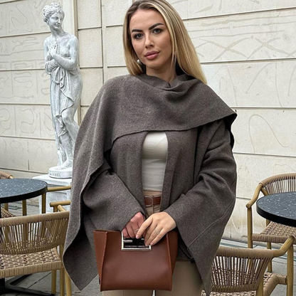 Elegante Capejas voor Dames met Asymmetrische Snit – Nora