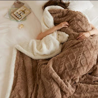 Warme en Zachte Winterdeken van Lamswol en Fleece voor Ultiem Comfort – SnuggleLux
