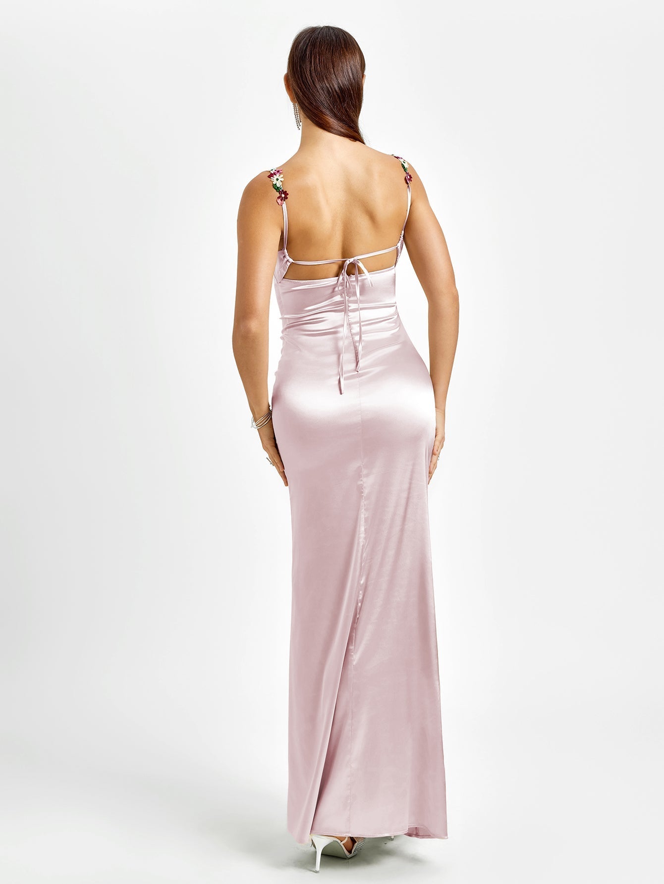 Satijnen maxi jurk met bloemenbandjes en drapering – Evelisse
