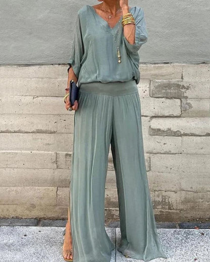 Vloeiende dames set met V-hals blouse en losse broek - Amalia